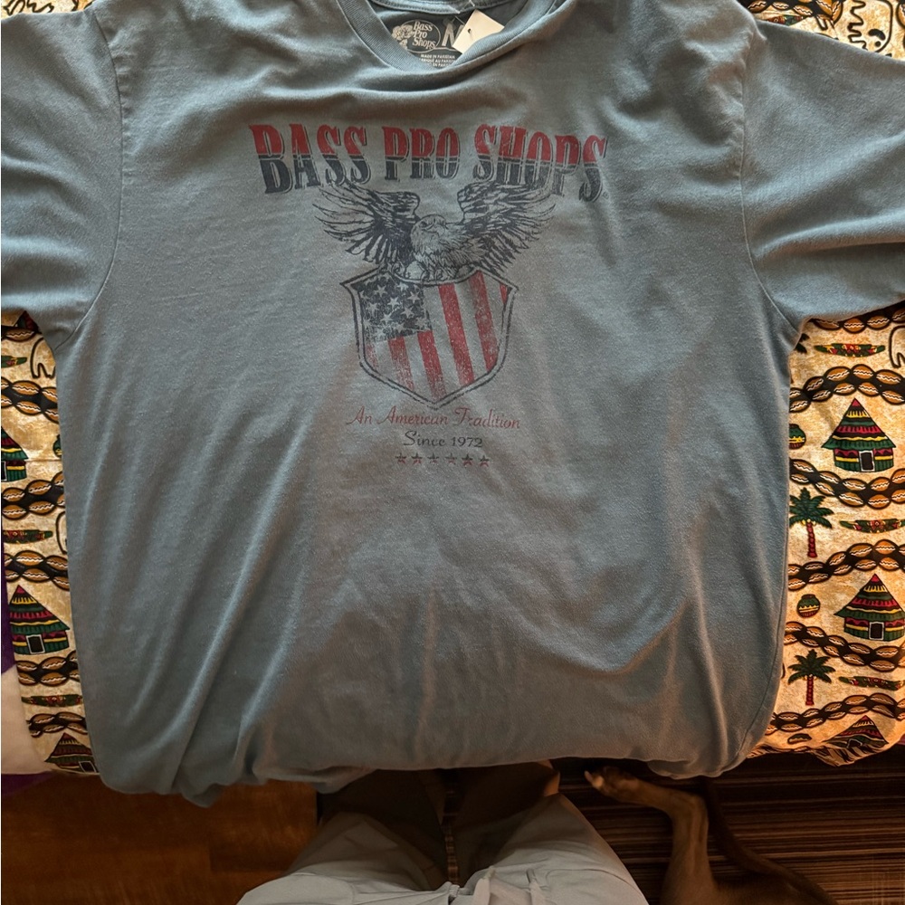Bass Pro Shops Gray Short Sleeve Tee with Patriotic Graphic
